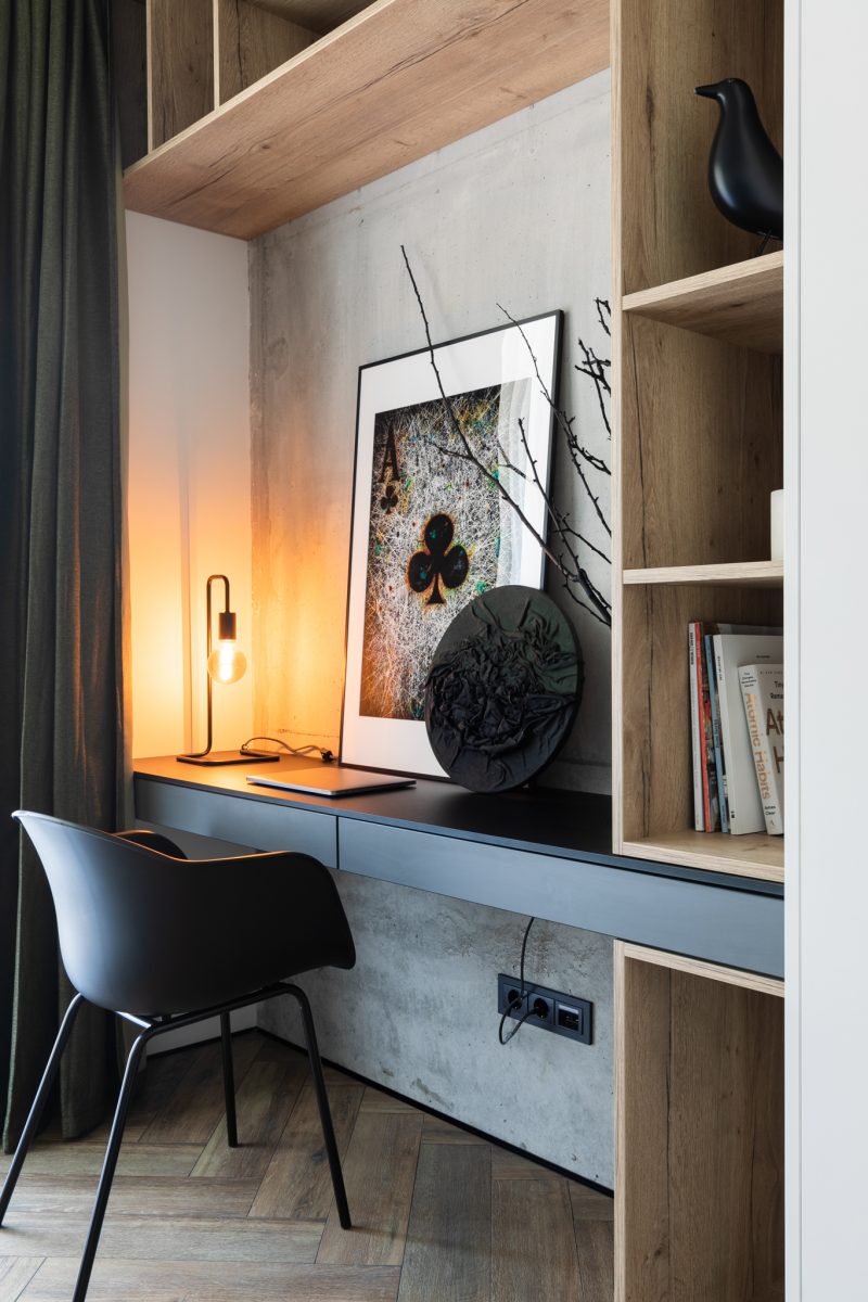 Big Print "Ace of Clubs" as home decor. Beautiful cozy interior. Warming of industrial style light. Workspace. Vitra Bird.